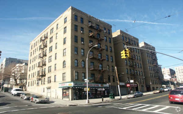 2085 Valentine Ave - 2085 Valentine Ave