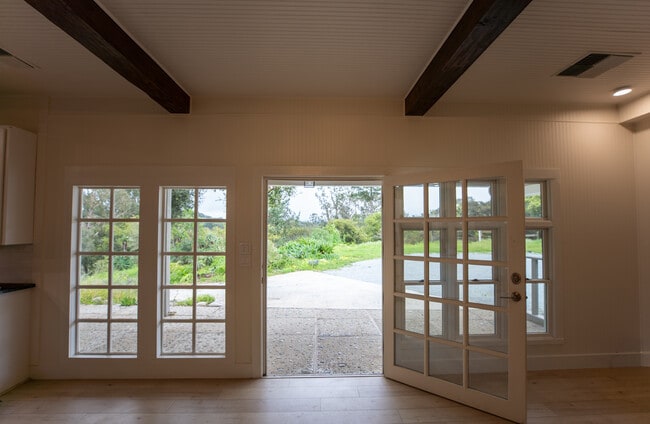 Photo - 384 Crazy Horse Canyon Rd