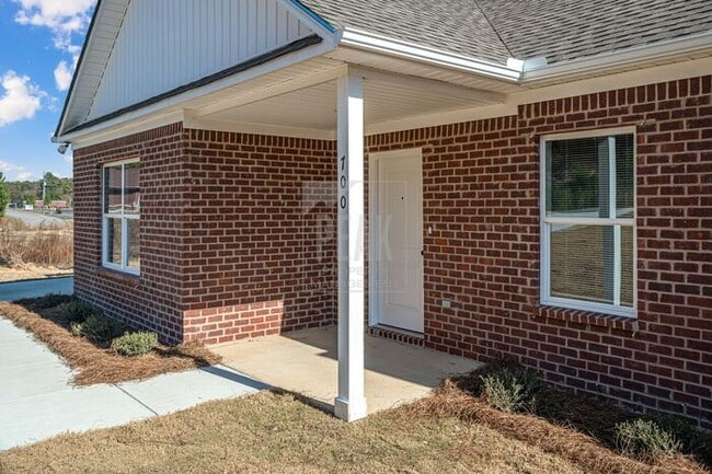 Photo - $1650! Beautiful 3Bed 2Bath in newly built Woodland Circle! Tour today