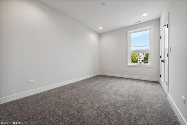 Photo - 418 E Oakwood Blvd Unidad 1