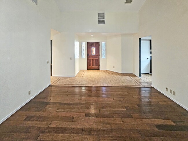 Photo - 413 Mt Rainier Pl