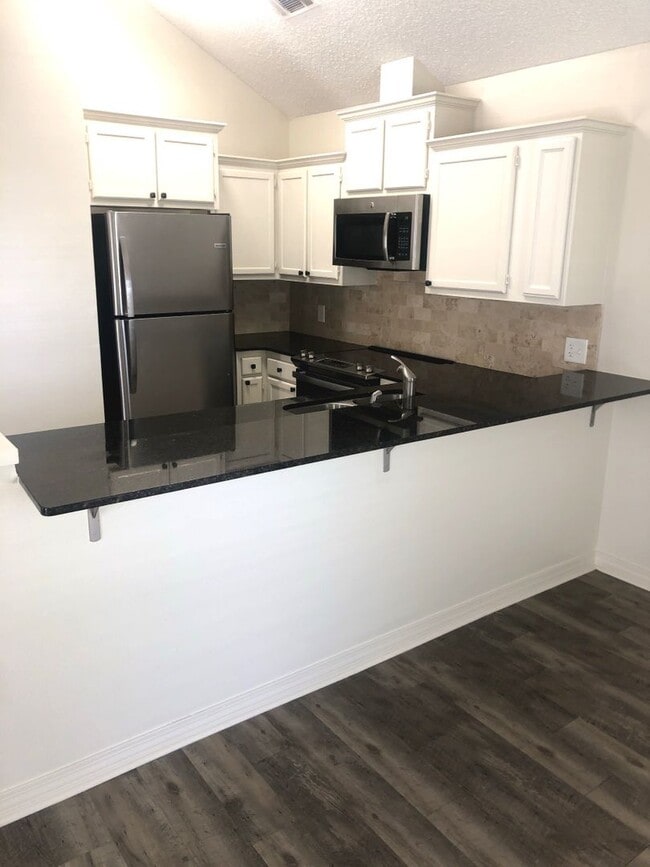 Building Photo - 1BR 1BA Bayou Rouge Rental