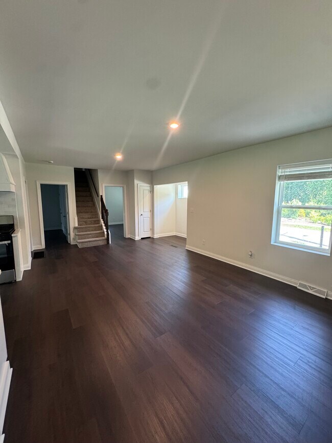 Photo - 557 West St