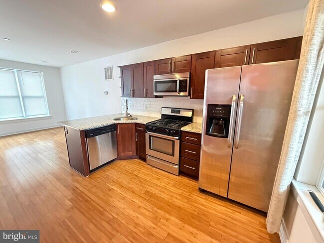 Photo - 3013 W Cabot St