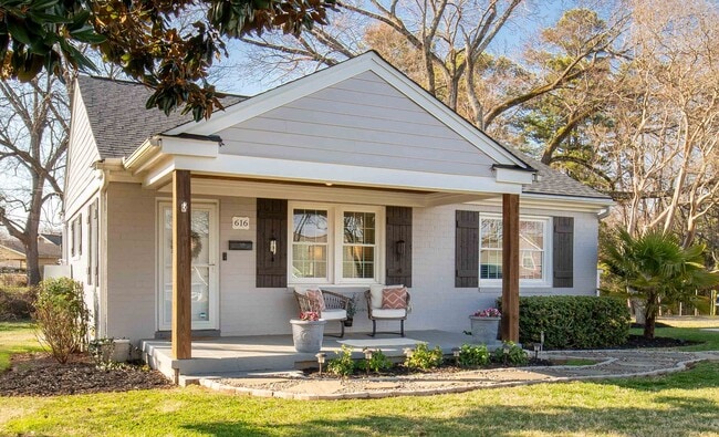 Photo - 616 Banks St