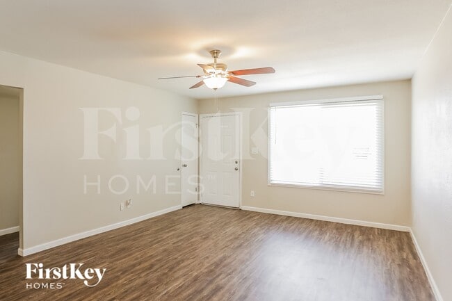 Photo - 402 W Santa Cruz Dr