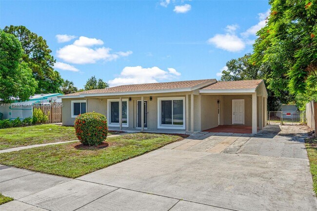 Photo - 3220 NW 4th Ct