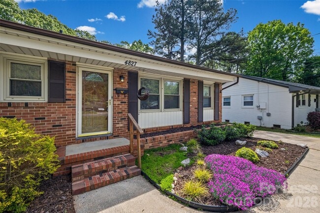 Photo - 4827 Harcourt Ln