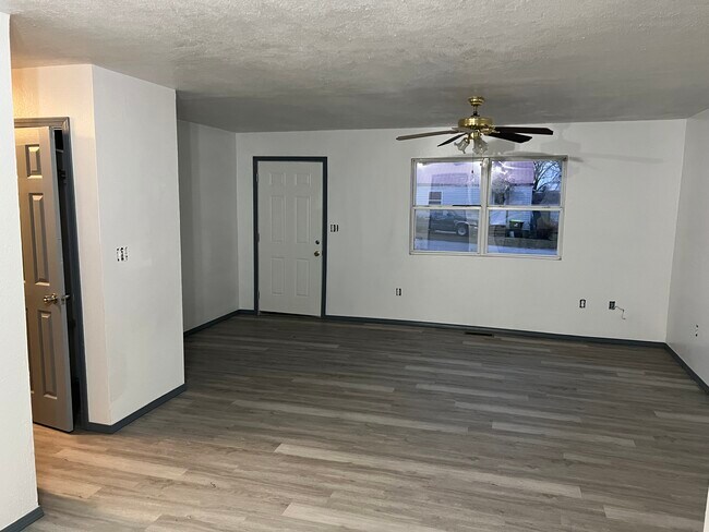 Photo - 412 E Jordan St