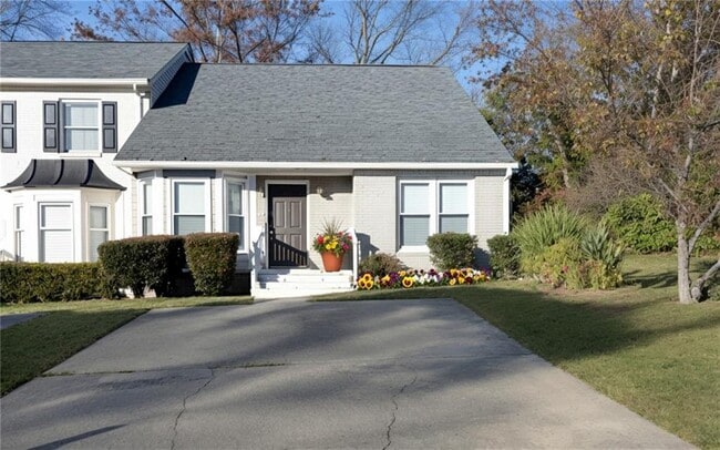 Building Photo - 1156 Magnolia Way SE