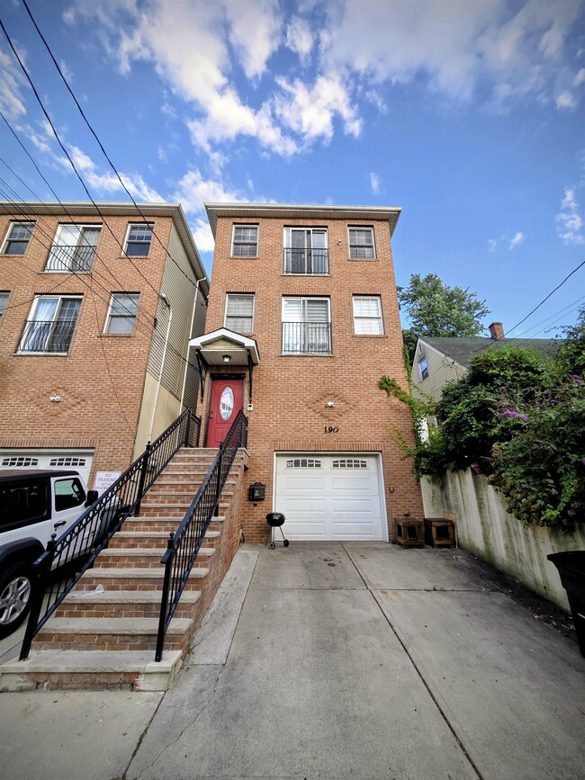 Building Photo - 190 Terrace Ave Unit 2 Rental