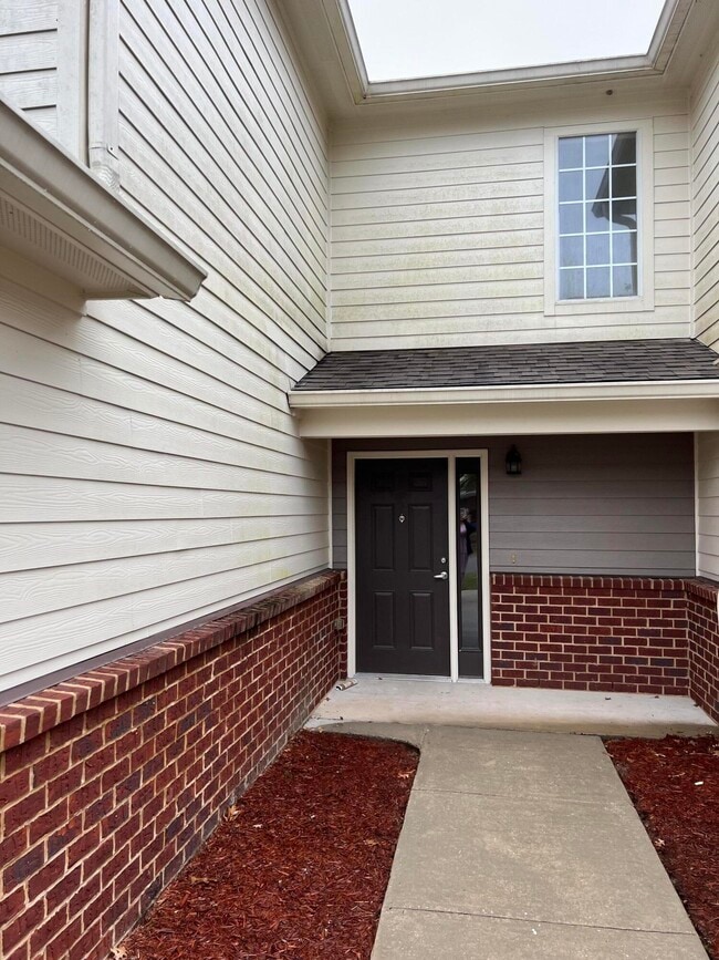 Photo - 502 Wingspan Way