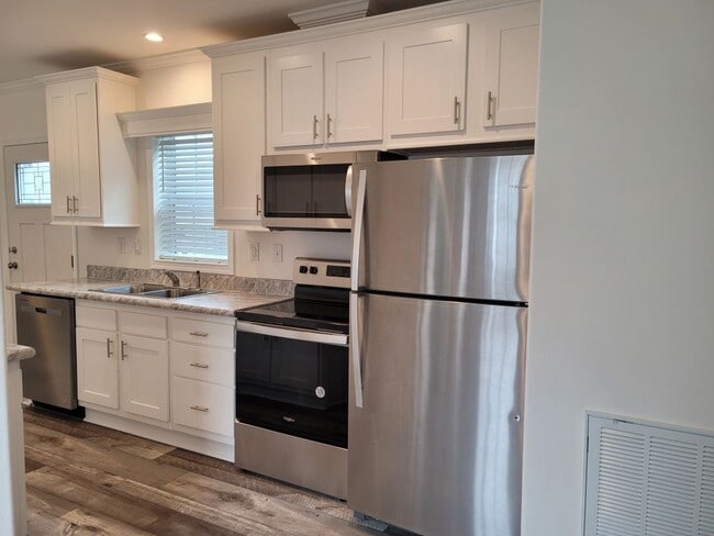 Photo - 5600 Jennie St