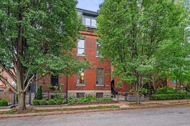 Photo - 2014 James St