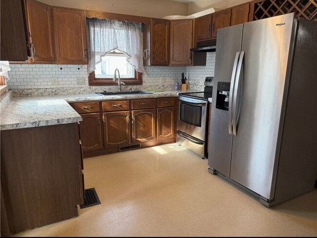 Photo - 607 W Saint Anthony Ave