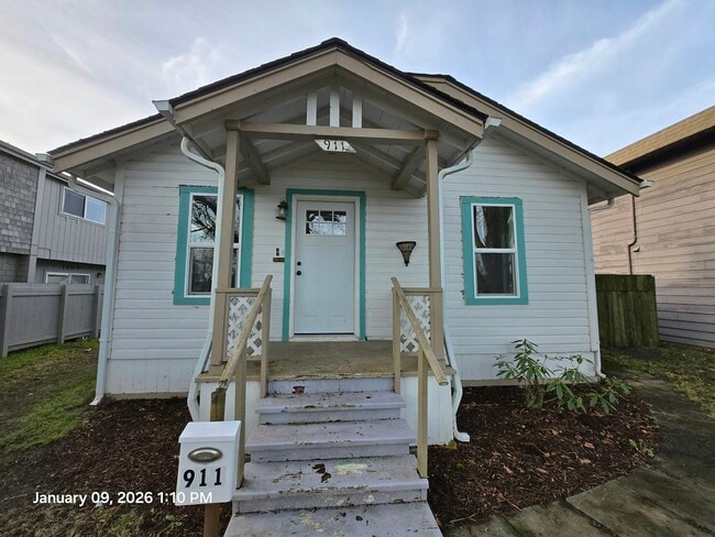 Building Photo - 911 16th Ave