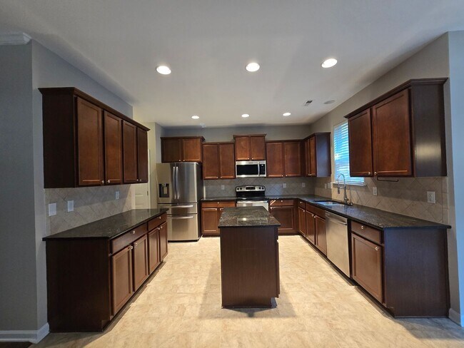 Photo - 271 River Oak St