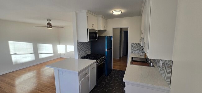 Building Photo - 2075 E Appleton St Unit 22