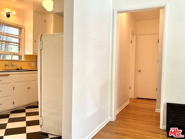 Photo - 1325 Washington Ave Unit B