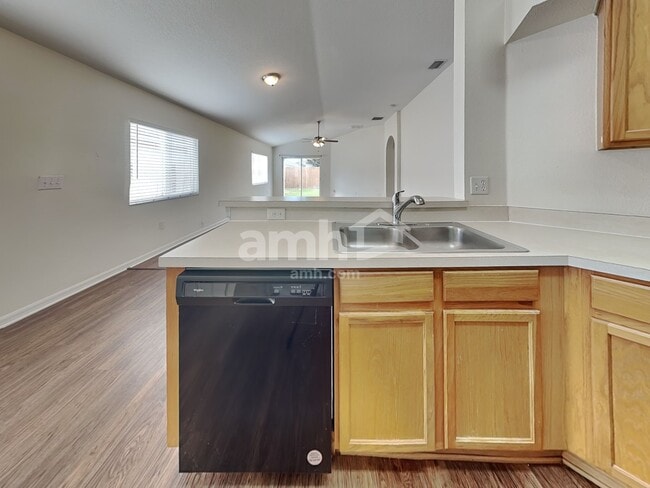 Photo - 4340 Country Hills Blvd