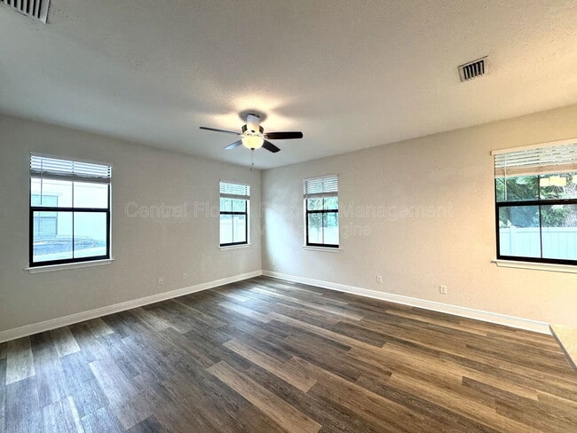 Photo - 2865 Mayer St