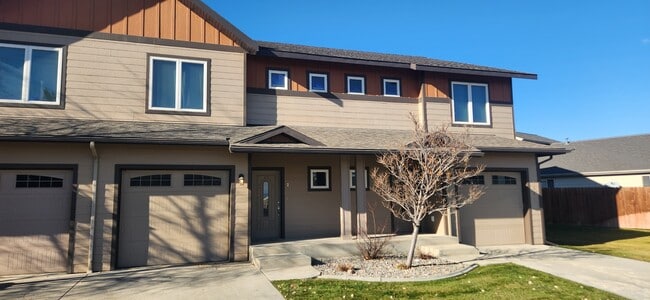 Photo - 1035 Rd Runner St