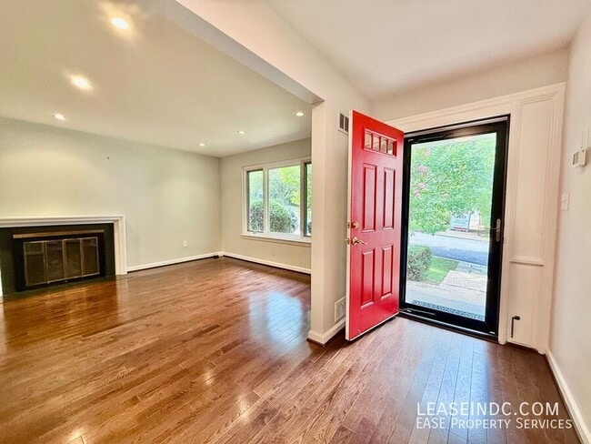 Photo - 4439 Springdale St NW