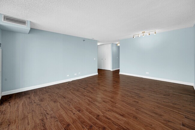 200 N Dearborn St
