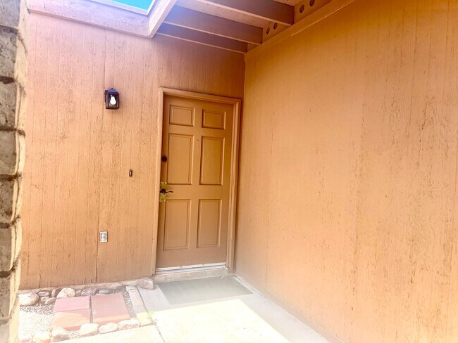 5111 Paseo Las Palmas
