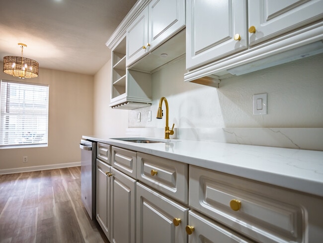 Building Photo - 1802 Jackson Ave W Unit 187