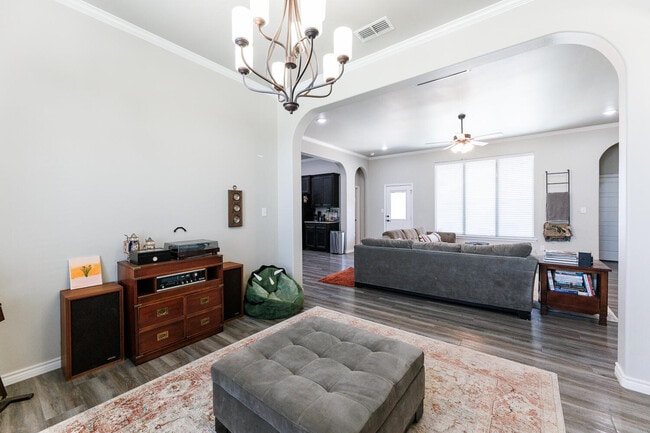 Photo - 7619 59th St