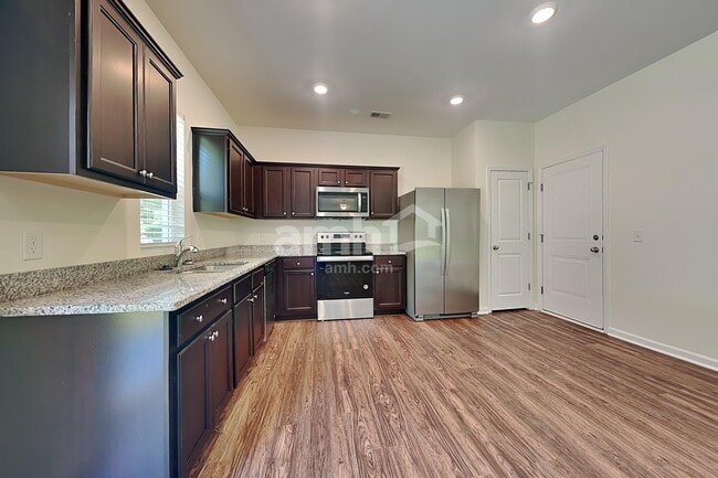 Photo - 170 Orion Way