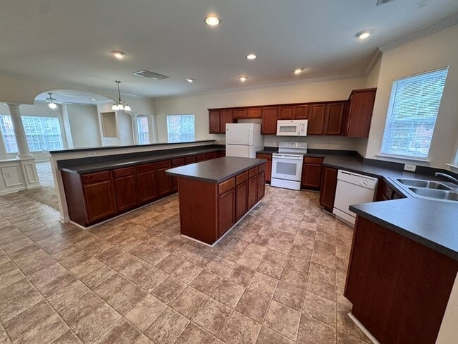 Photo - 3 Bed End Unit Town Home- AVAILABLE FOR FA...