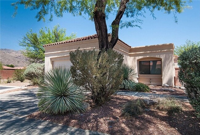 Building Photo - Lovely 2 Bedroom House