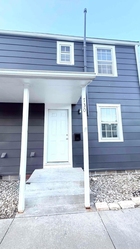 Photo - 730 W 1st St