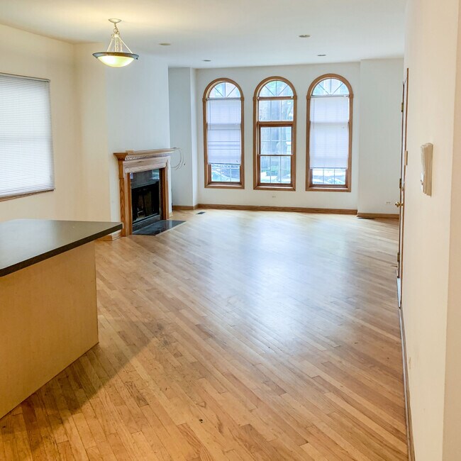 Photo - 2653-2743 N Wayne Ave