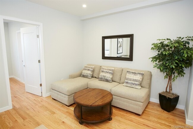 Photo - 215 E Broadway Unit 6S