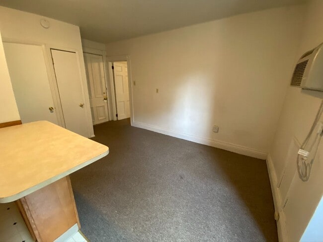 Photo - Spacious 1 Bedroom Apartment in South Oakland! Call Today to Schedule an Appointment! Unidad 77#3