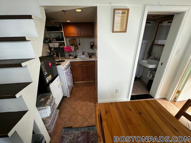 Building Photo - 72 Kneeland St Unit 705