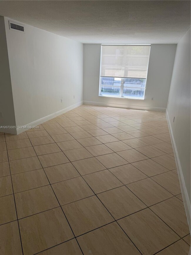 Photo - 210 SW 11th St Unit 204