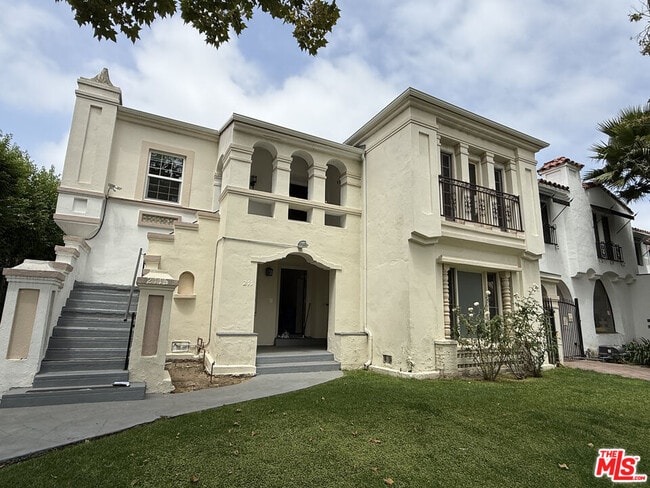 Photo - 211 S Arnaz Dr