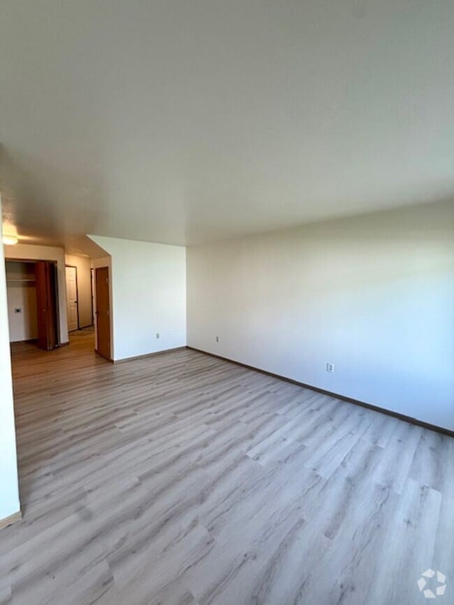 Building Photo - Charming 3 Bed, 1.5 Bath Unit in the Heart... Rental