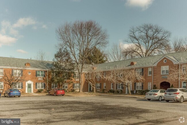 Building Photo - 3311 Commonwealth Ave Unit E Rental