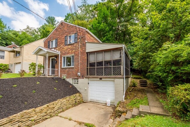 Photo - AVAILABLE SEPT 1ST!! GORGEOUS 2 BEDROOM IN PENN HILLS!!
