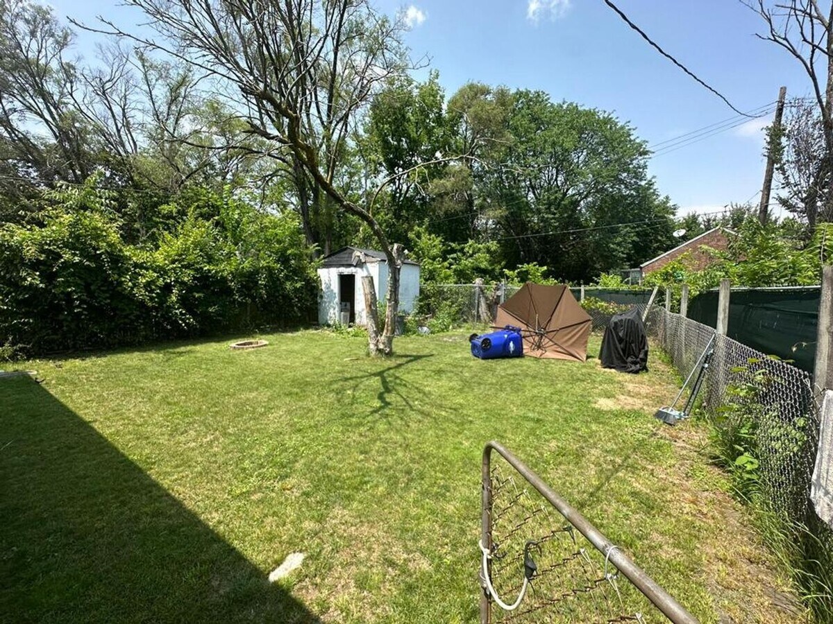 Photo - Now available: 3 bedroom accepts section 8