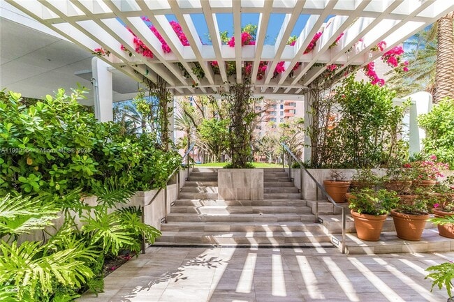 Photo - 2901 Collins Ave Unidad 1207