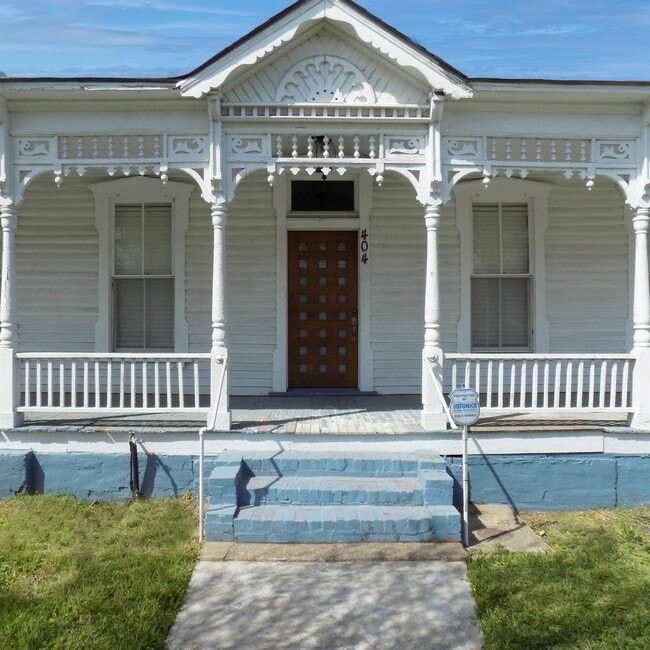 Photo - 404 S Lasalle St