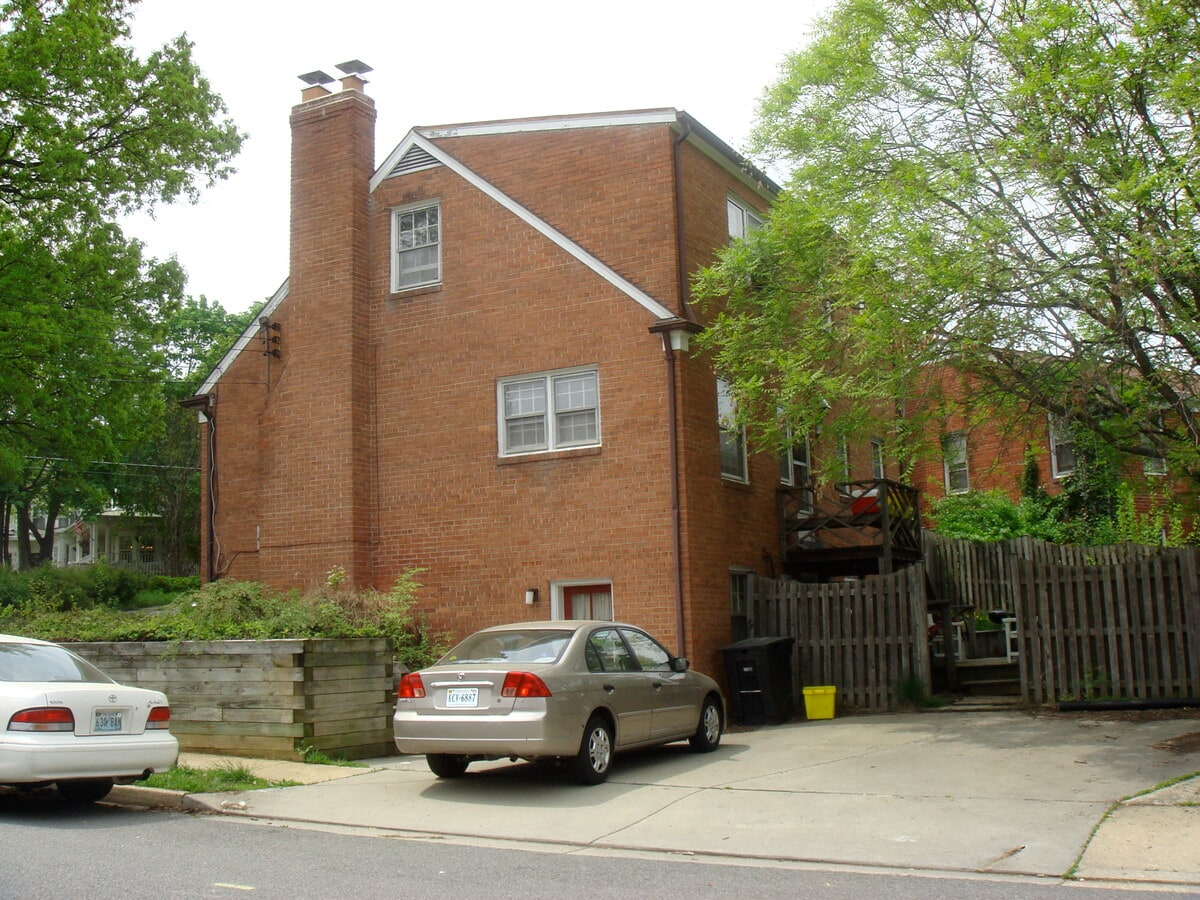 Woodrow Street Side - 2001 N Glebe Rd Unit B