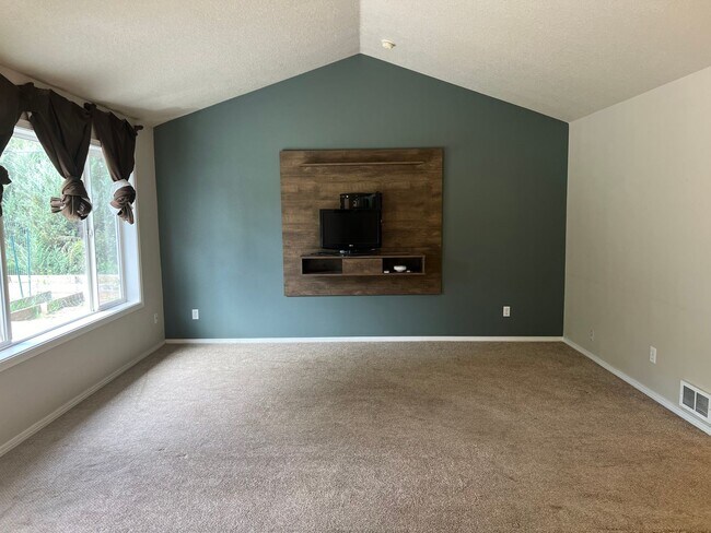 Photo - 230 E Harrison St