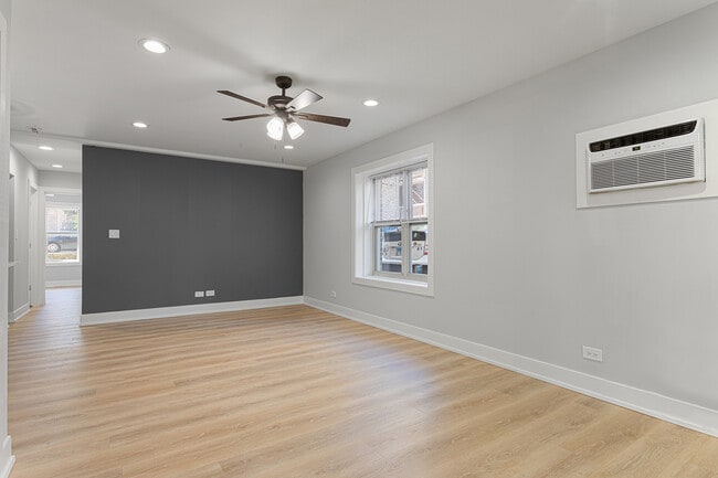 Photo - 1303 W Estes Ave